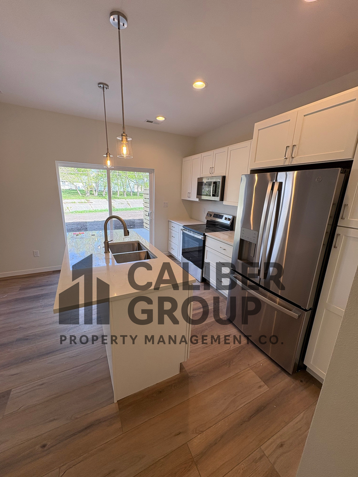 2113 W 8th St - Photo 4 of 17