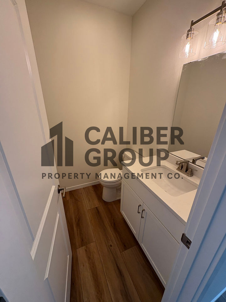 2113 W 8th St - Photo 6 of 17