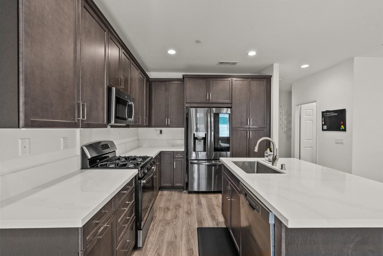 14610 W Isla Vista Dr #1 - Photo 4 of 43