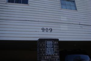 featured image of 909 W Monterey Ct #C
