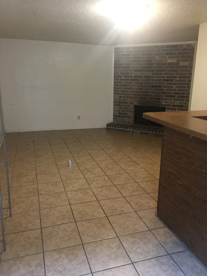 909 W Monterey Ct #C - Photo 3 of 3