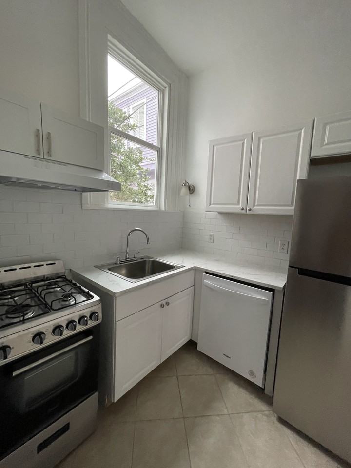 3222 Prytania St #C - Photo 3 of 13