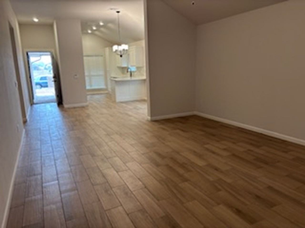 8508 Nw 75th St - Photo 4 of 13