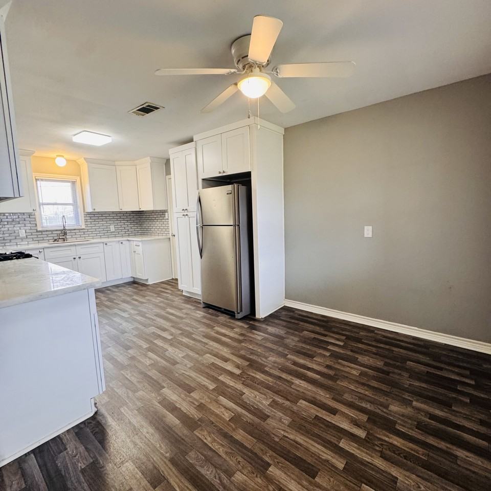 1212 S 36th St - Photo 3 of 18