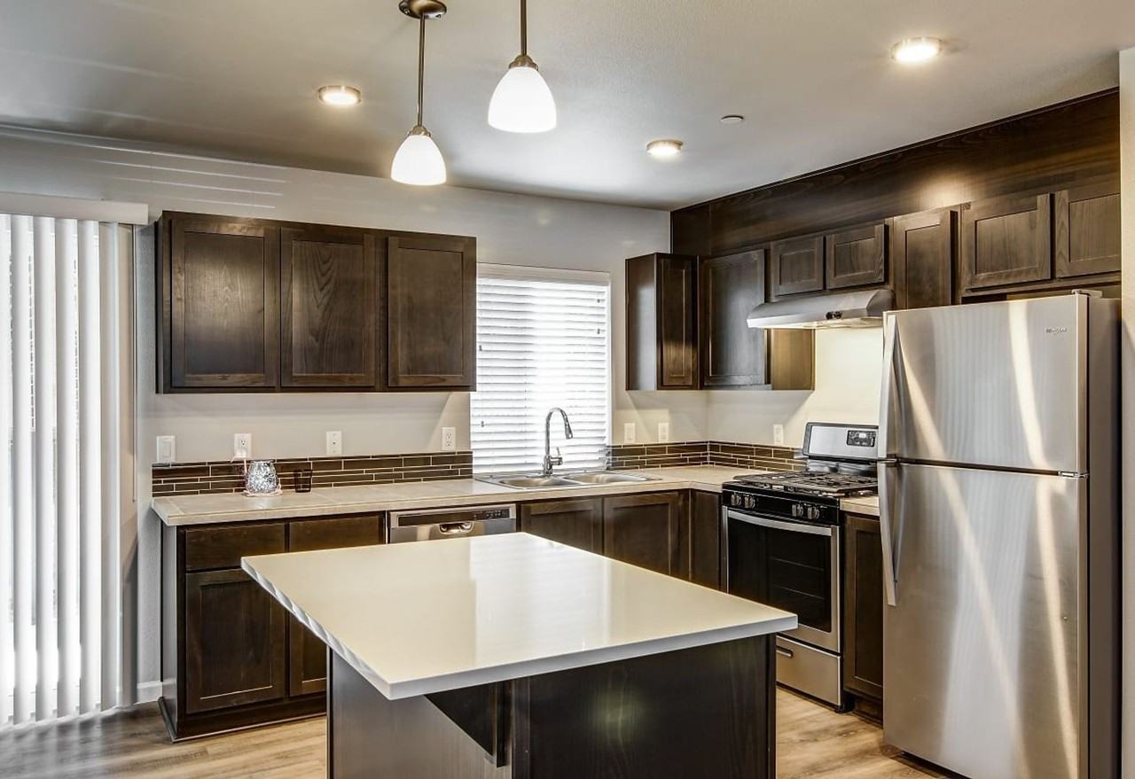 14615 NE Rose Parkway - Photo 2 of 34
