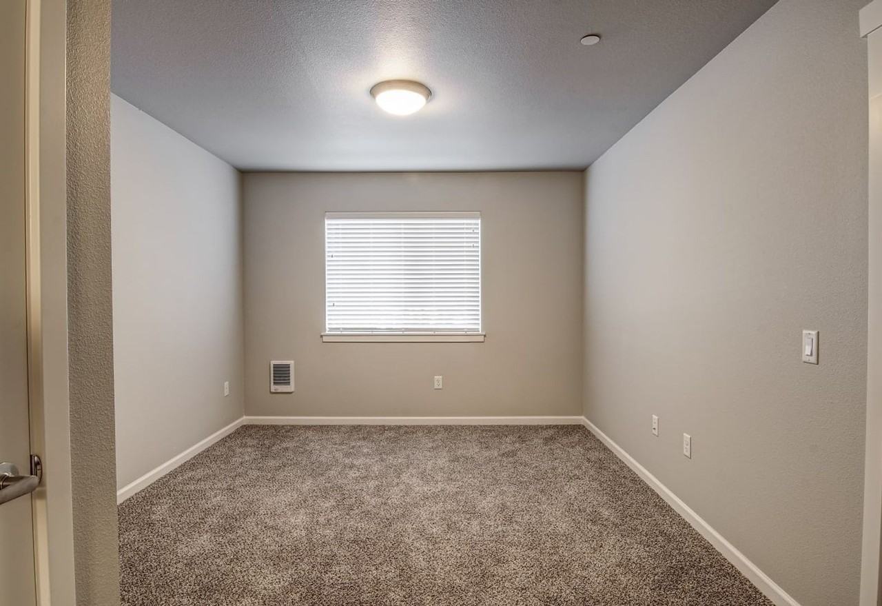 14615 NE Rose Parkway - Photo 7 of 34