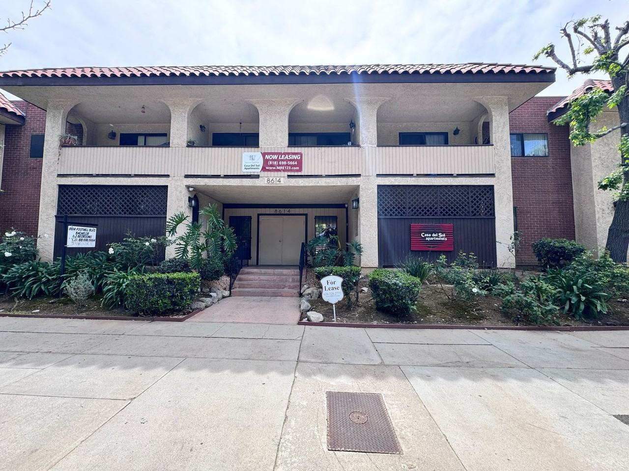 Beautifully Remodeled Apartment in Sunland, CA - Photo 2 of 50