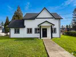 featured image of 413 S Trade St