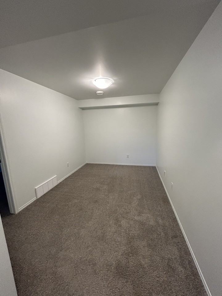 12208 57 St Nw Bsmt #12208BS - Photo 4 of 10