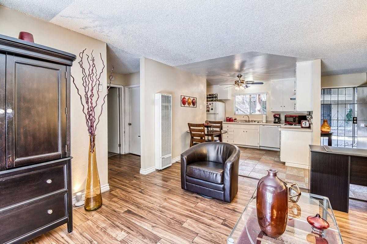 3505 Reynard Way - Photo 4 of 29