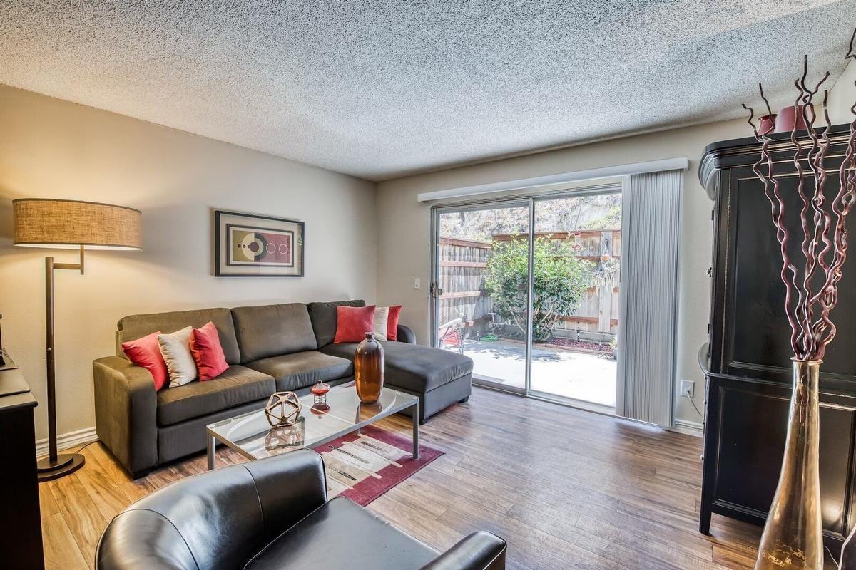 3505 Reynard Way - Photo 5 of 29