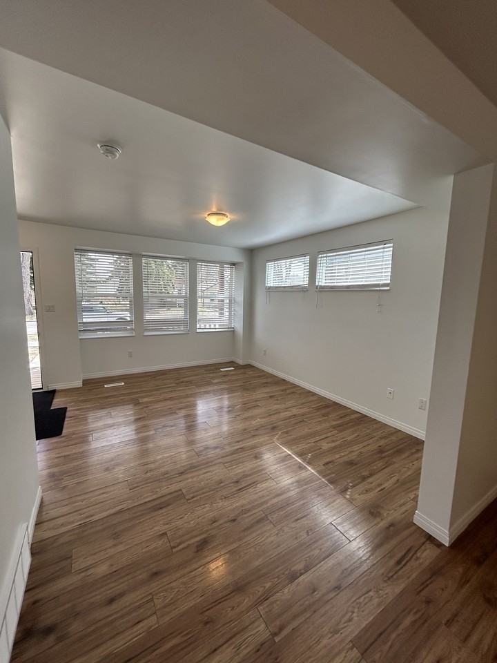 12228 60 Street NW - 12228 Main #12228MAIN - Photo 7 of 37