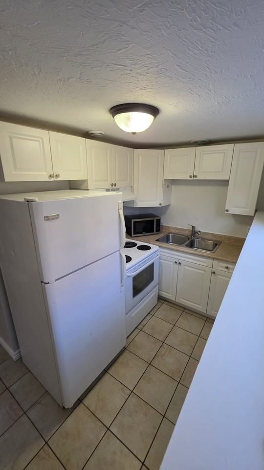 17 Cedar St #3 - Photo 2 of 5