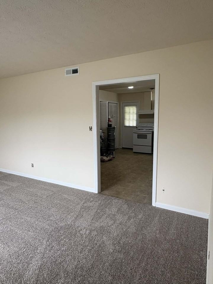 1721 Oshea St #B - Photo 3 of 24