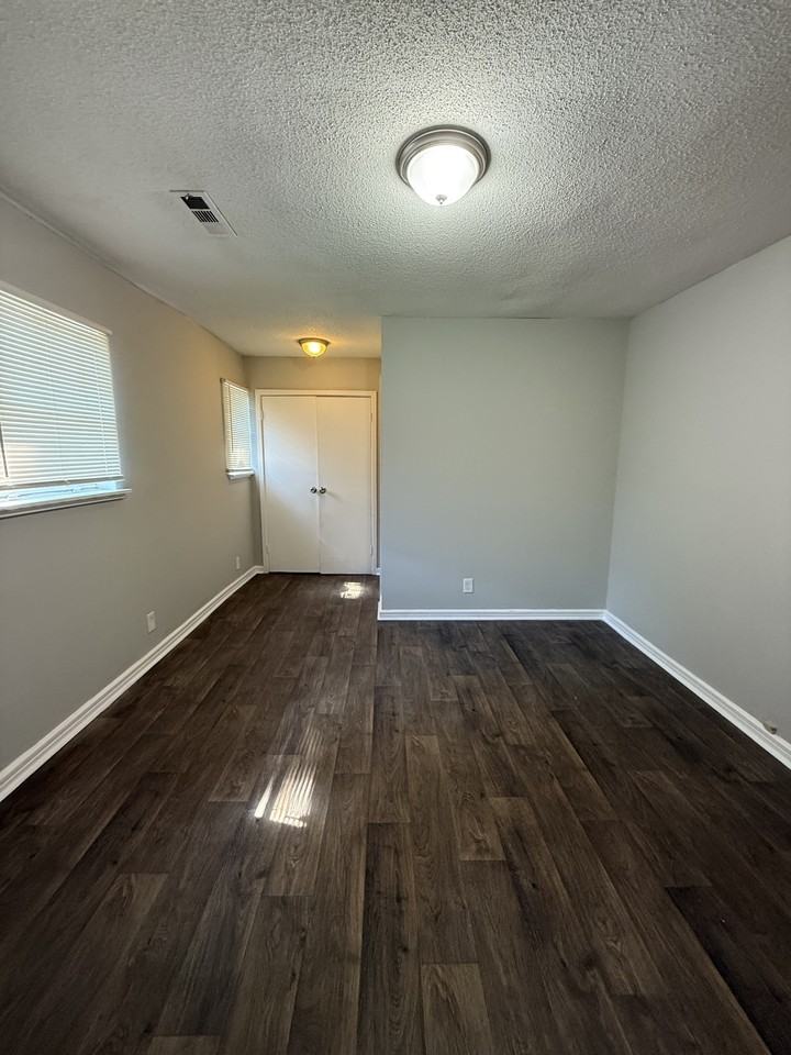 3729 Maple Ave Sw #1 - Photo 3 of 8