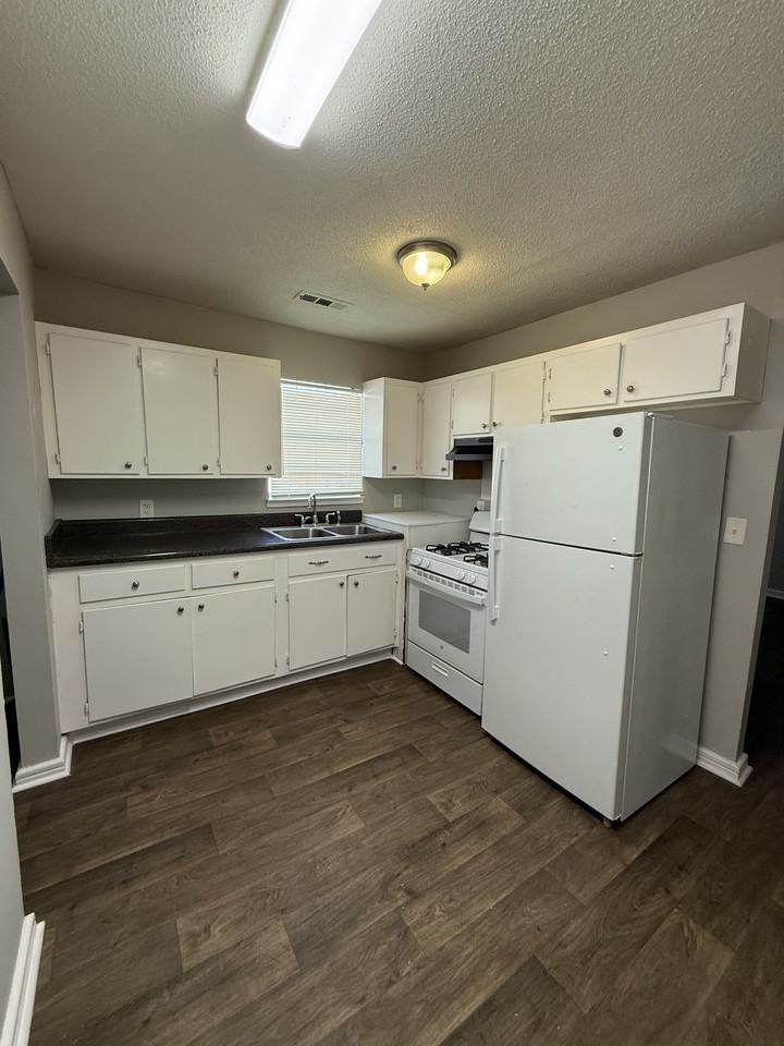 3729 Maple Ave Sw #1 - Photo 4 of 8