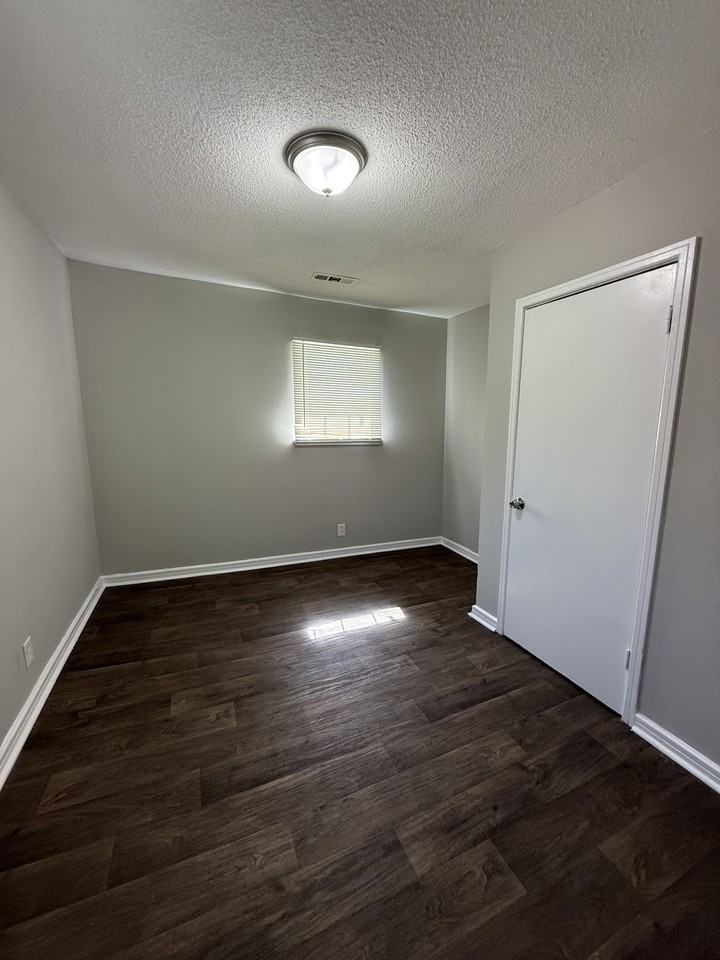 3729 Maple Ave Sw #1 - Photo 6 of 8