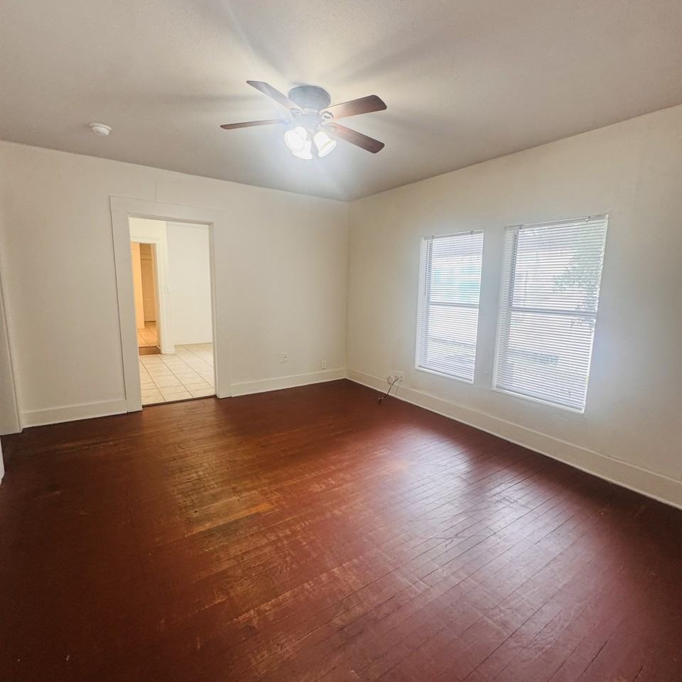 4020 Howard St - Photo 2 of 15