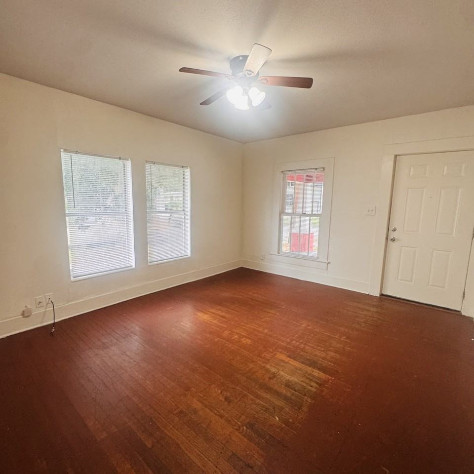 4020 Howard St - Photo 3 of 15