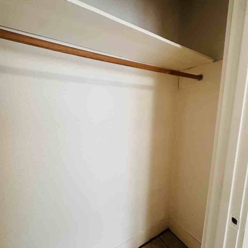 4020 Howard St - Photo 5 of 15