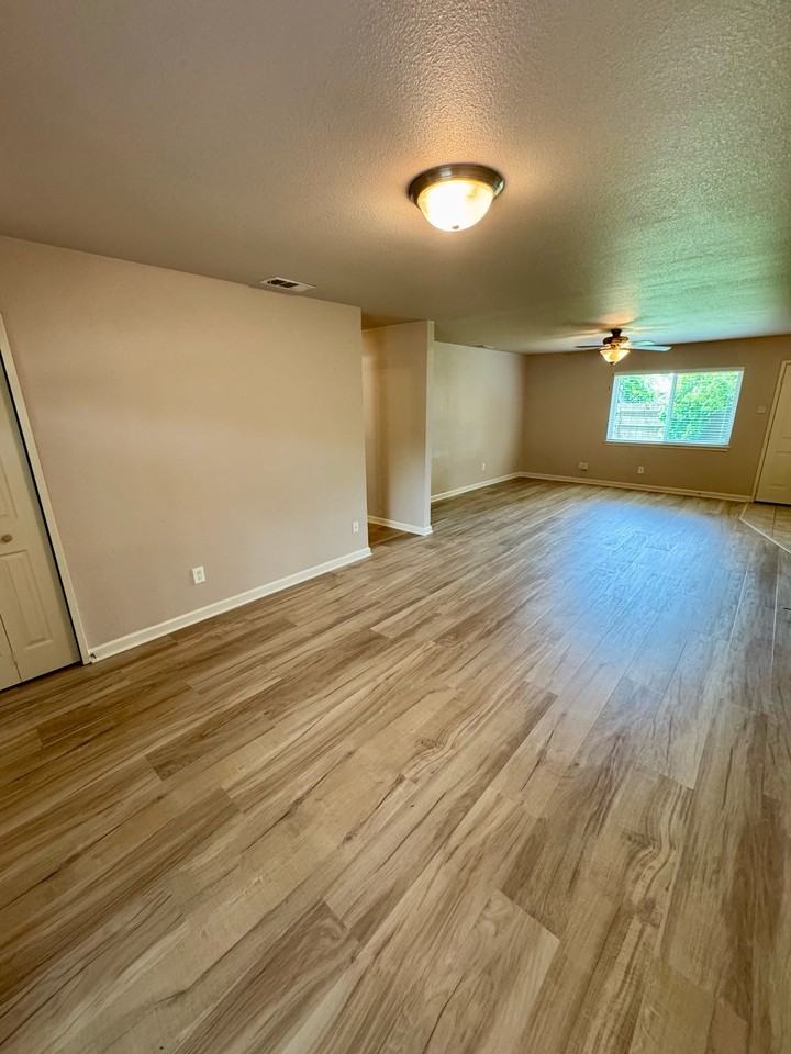 2801 W Springdale Cir #1 - Photo 2 of 14