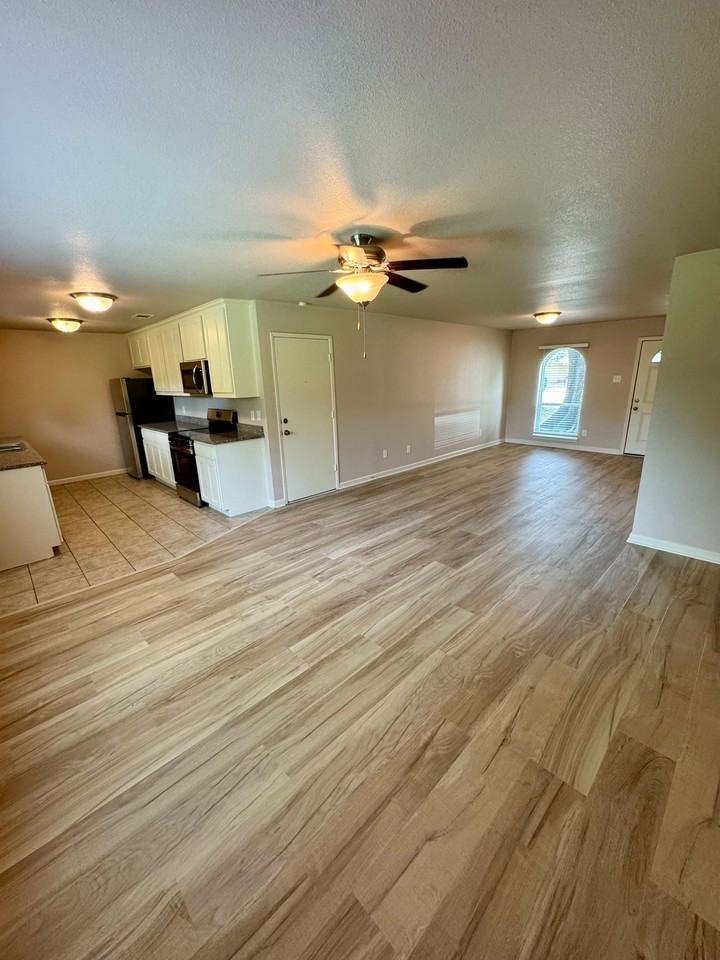 2801 W Springdale Cir #1 - Photo 3 of 14