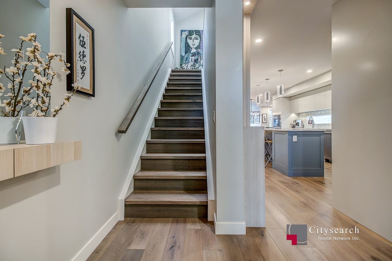 127 38a Ave Sw - Photo 4 of 28