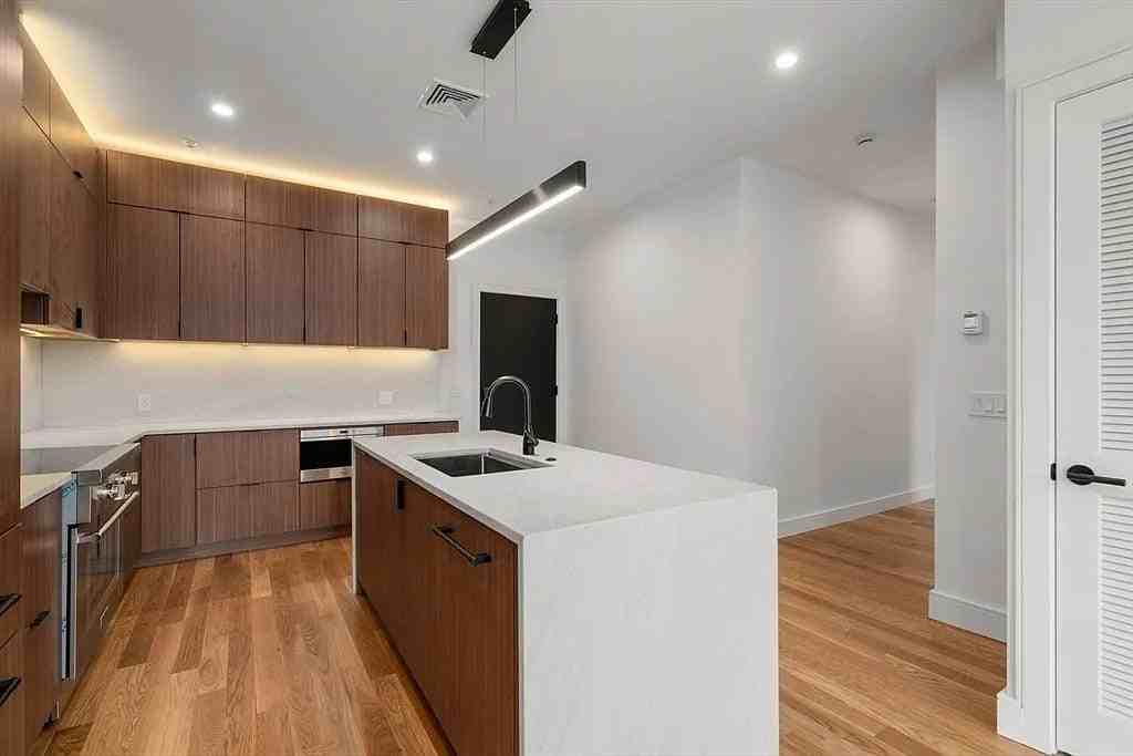 58 Kent St #402 - Photo 3 of 14