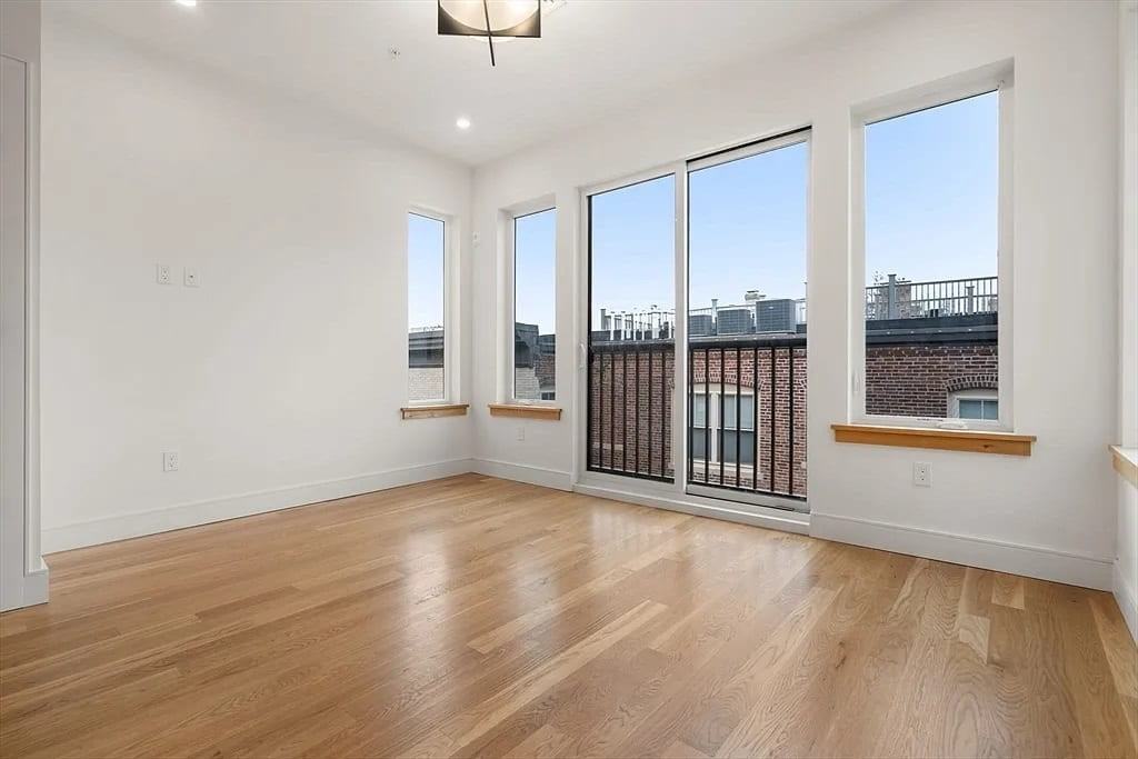 58 Kent St #402 - Photo 5 of 14