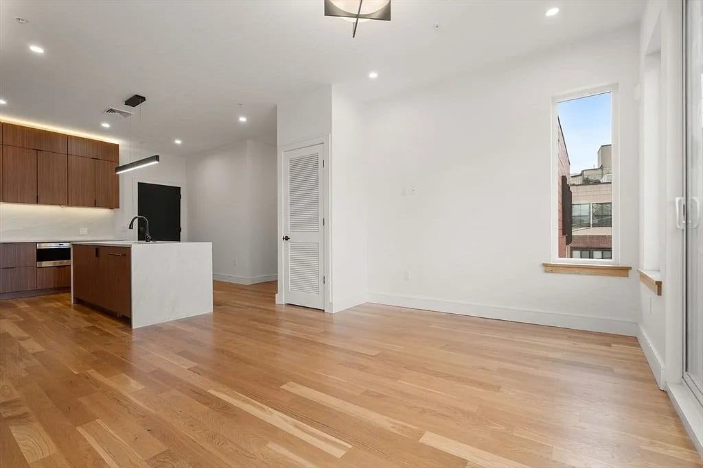 58 Kent St #402 - Photo 7 of 14