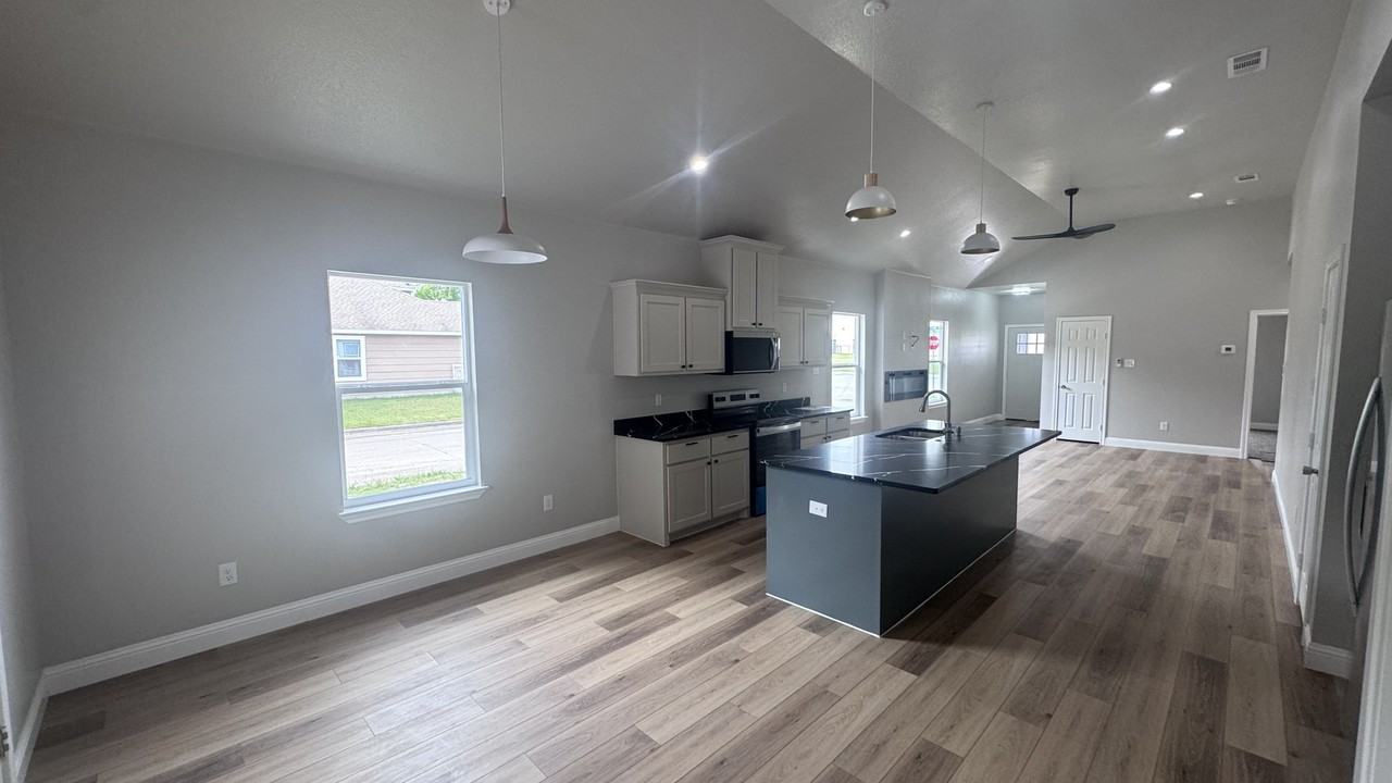 2225 College St #1 - Photo 4 of 23