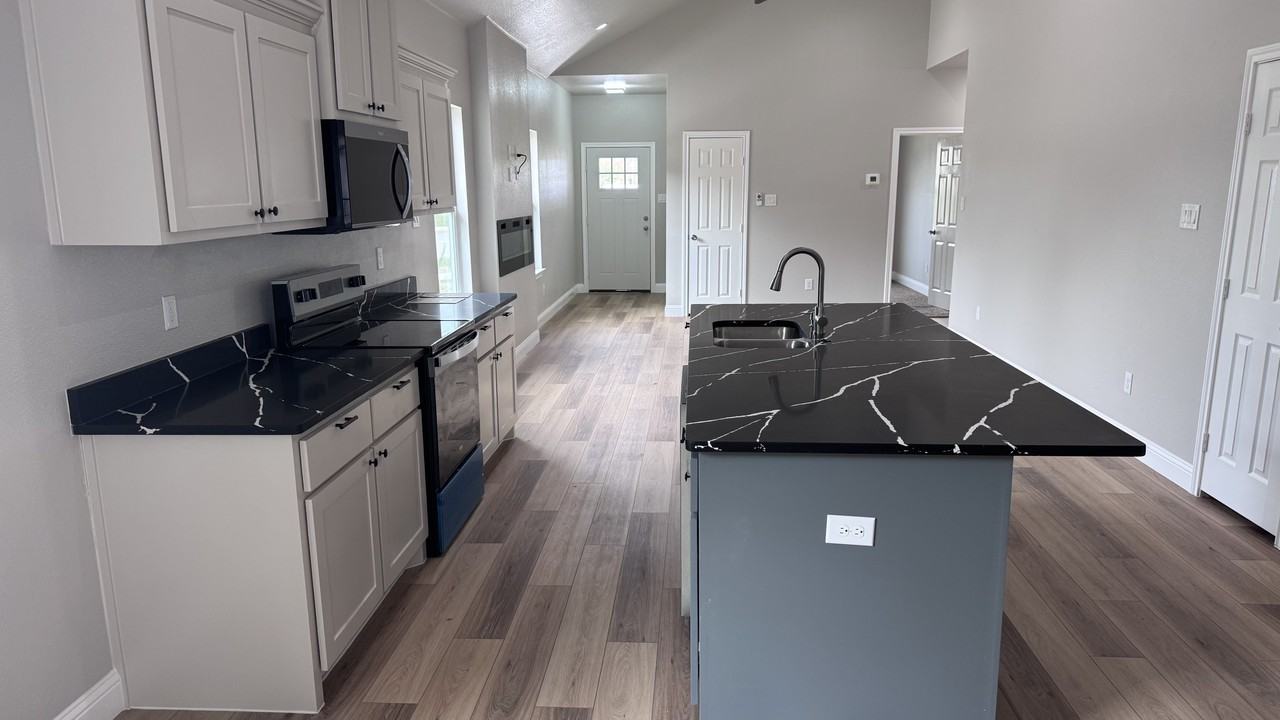 2225 College St #1 - Photo 5 of 23
