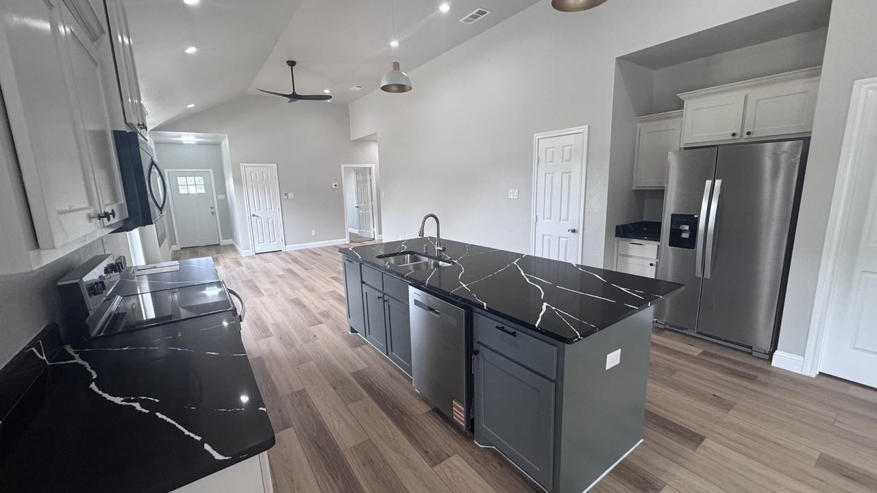 2225 College St #1 - Photo 6 of 23