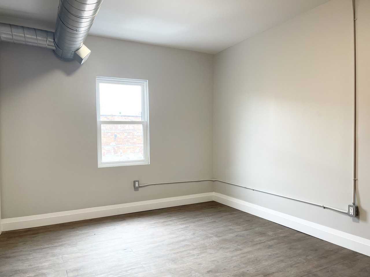90 John Street South #5 - Photo 5 of 9