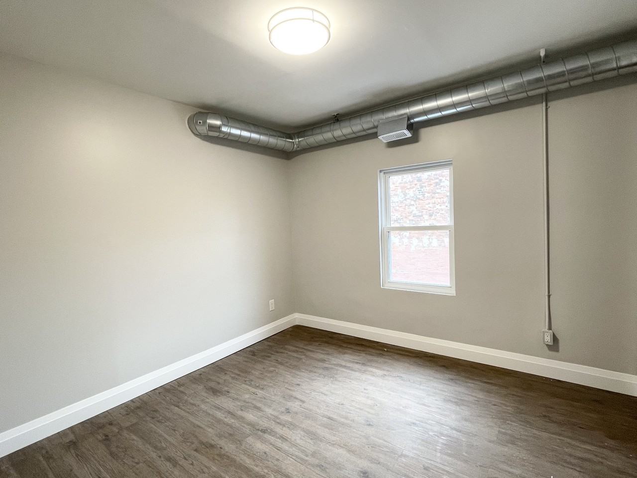 90 John Street South #5 - Photo 6 of 9