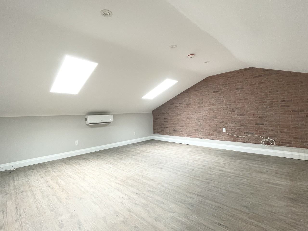 90 John Street South #5 - Photo 4 of 9