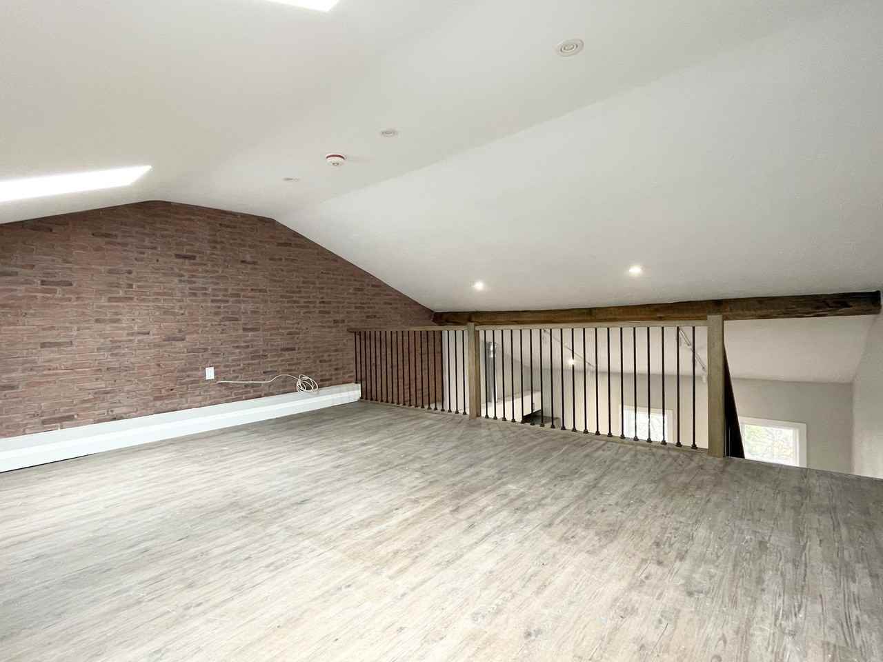 90 John Street South #5 - Photo 3 of 9