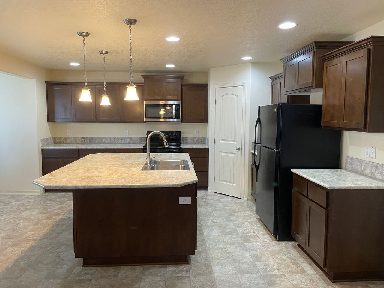 710 7th Ave Ne - Photo 2 of 14