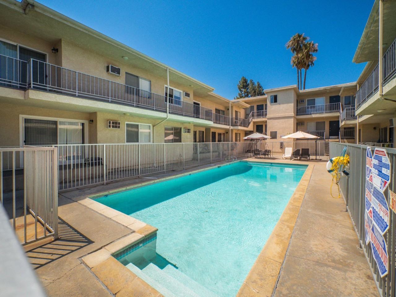 20317 Saticoy St - Photo 4 of 12