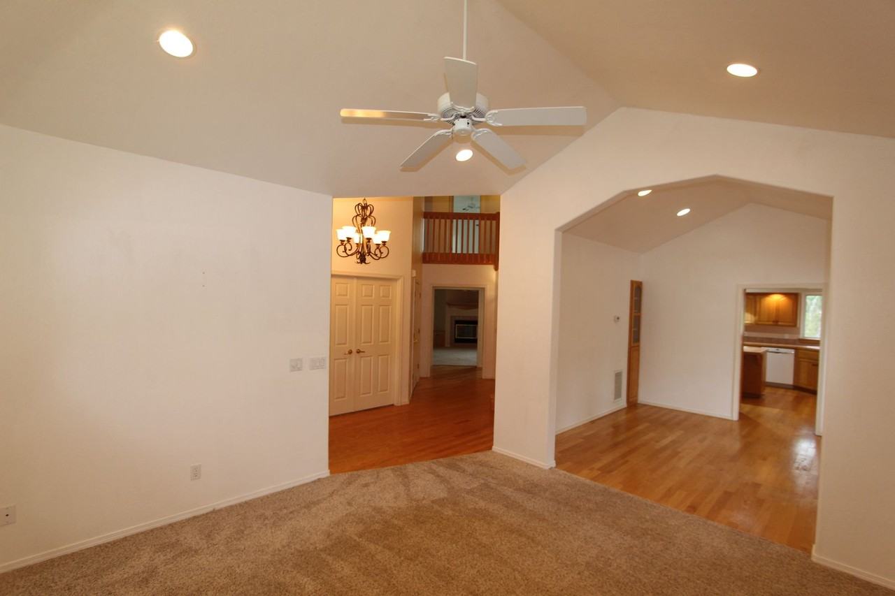 2100 N Timberline Rd - Photo 5 of 28
