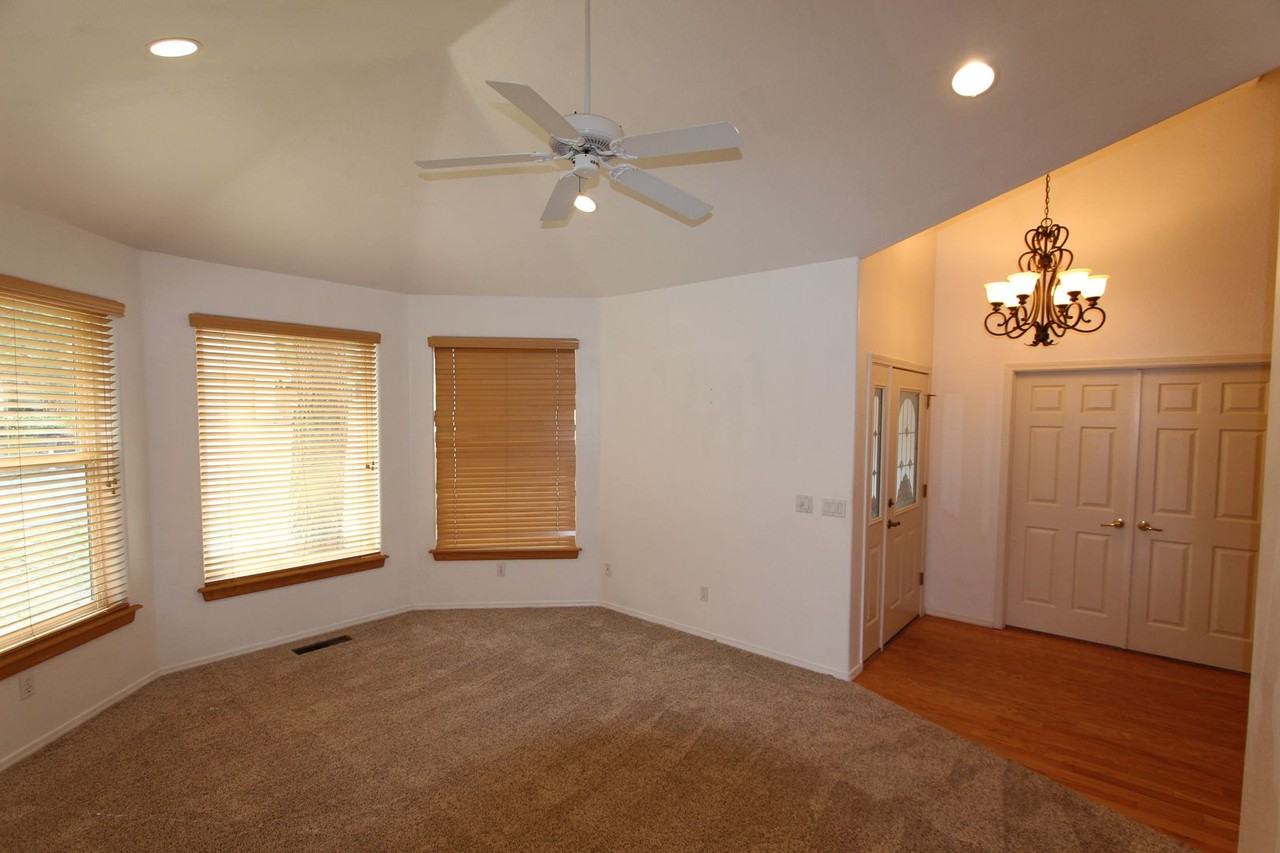 2100 N Timberline Rd - Photo 6 of 28