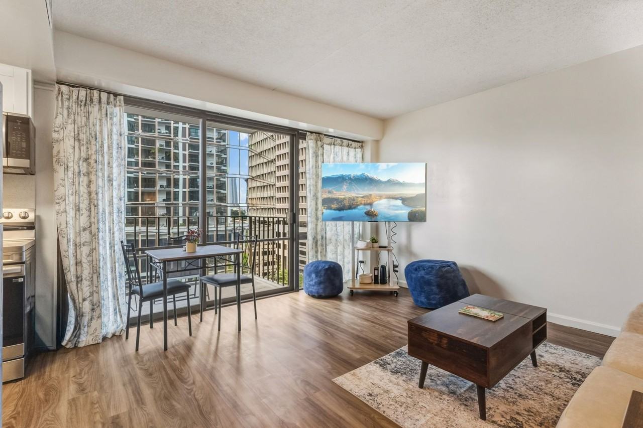 225 Queen St - Photo 3 of 22