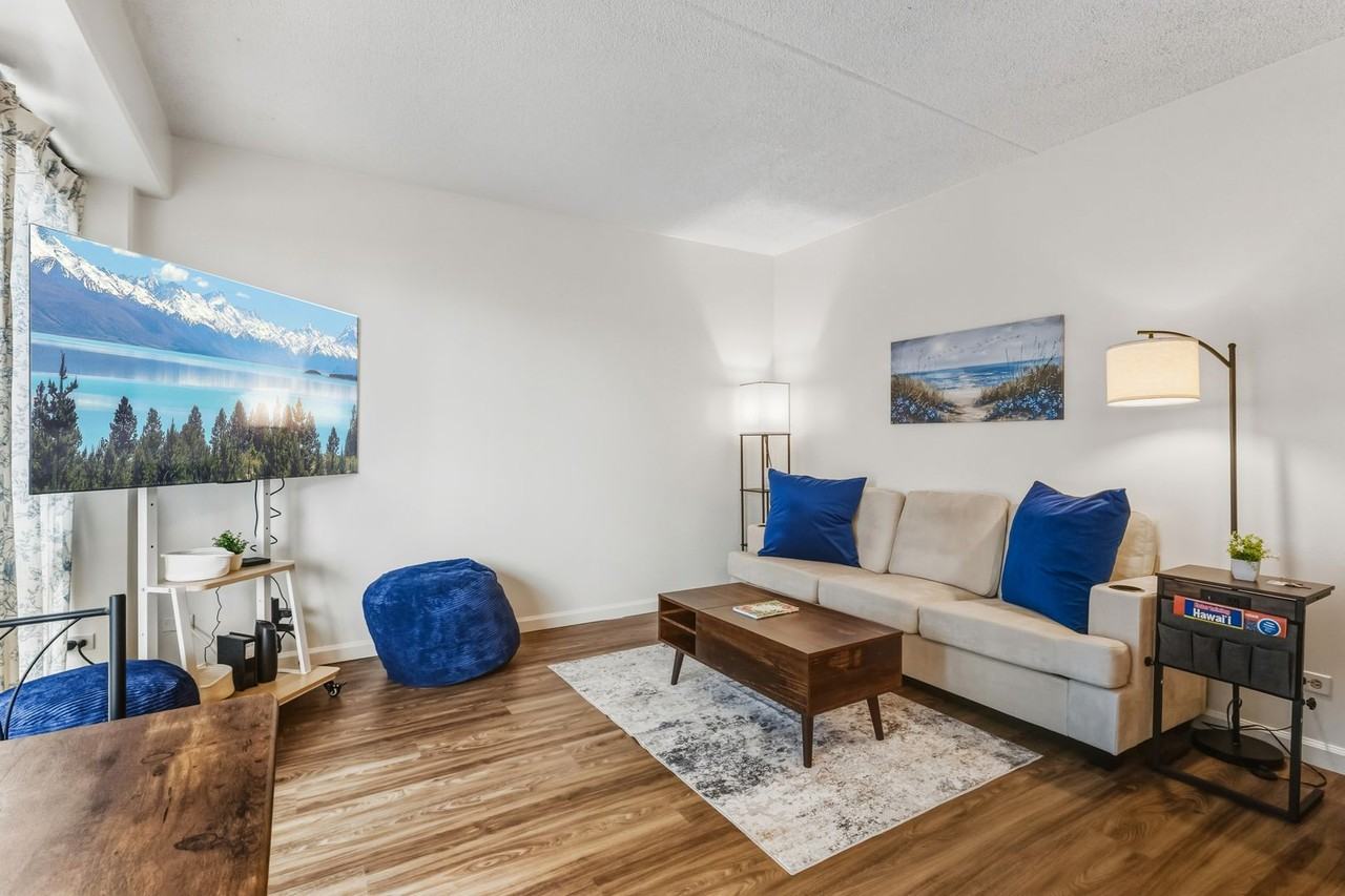 225 Queen St - Photo 4 of 22