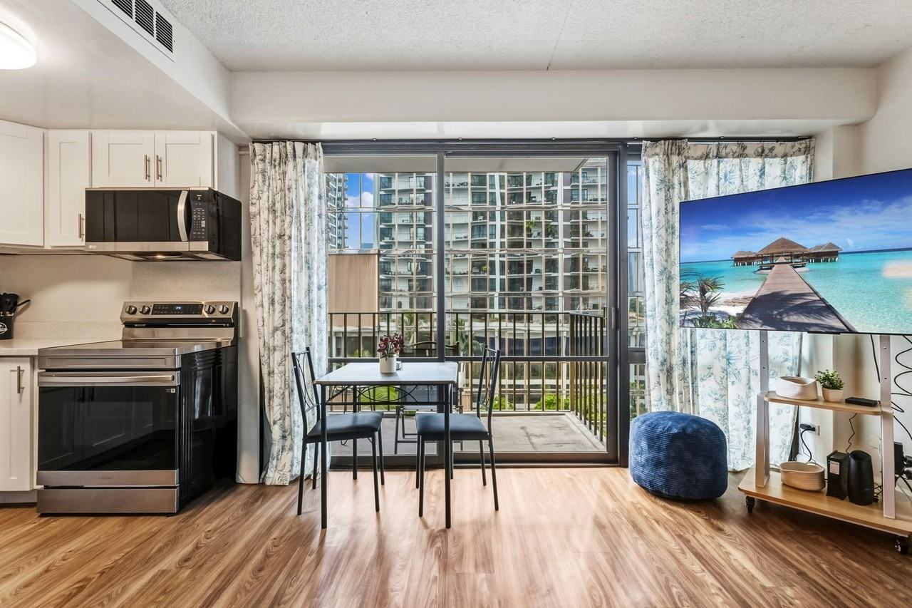 225 Queen St - Photo 5 of 22