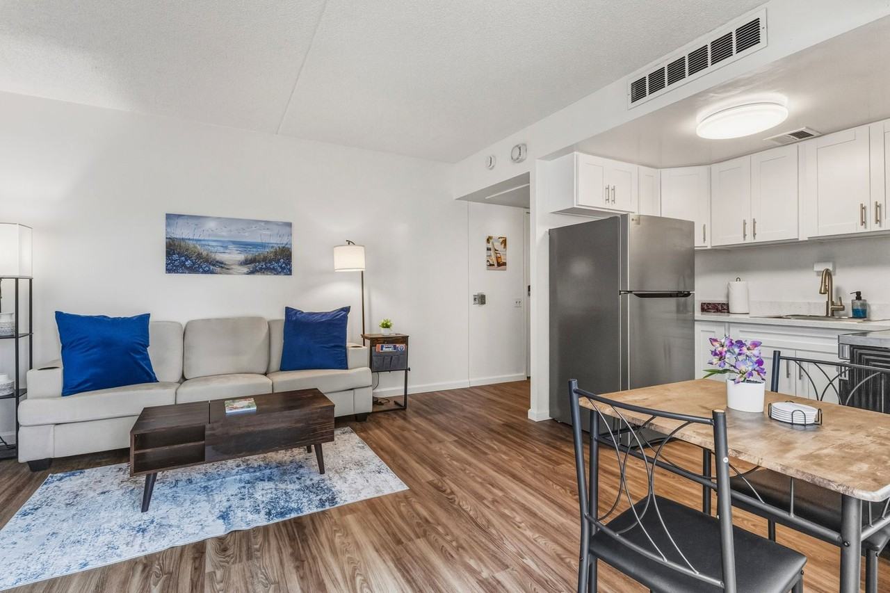 225 Queen St - Photo 7 of 22