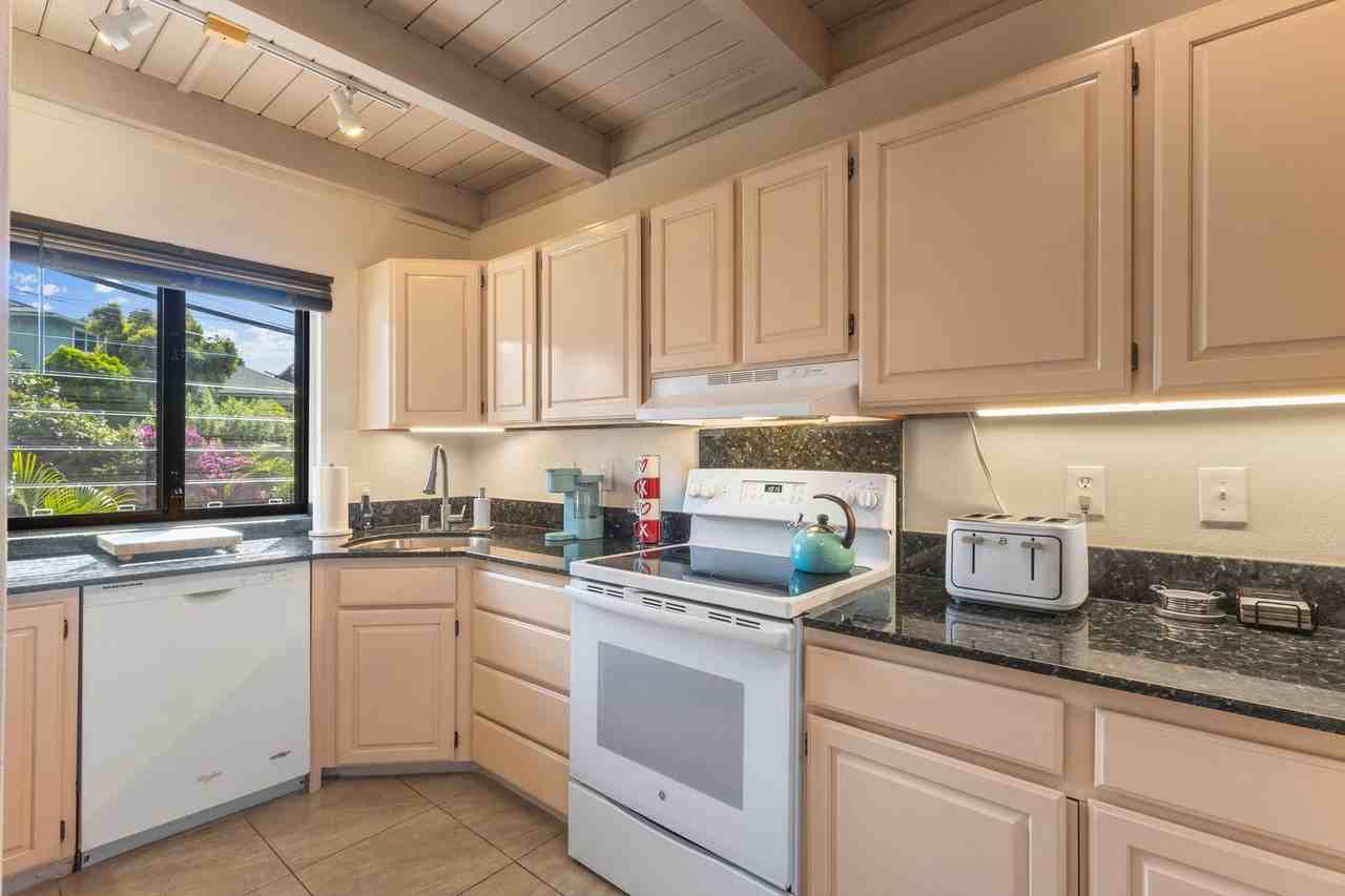 1548 Halekoa Dr - Photo 3 of 29