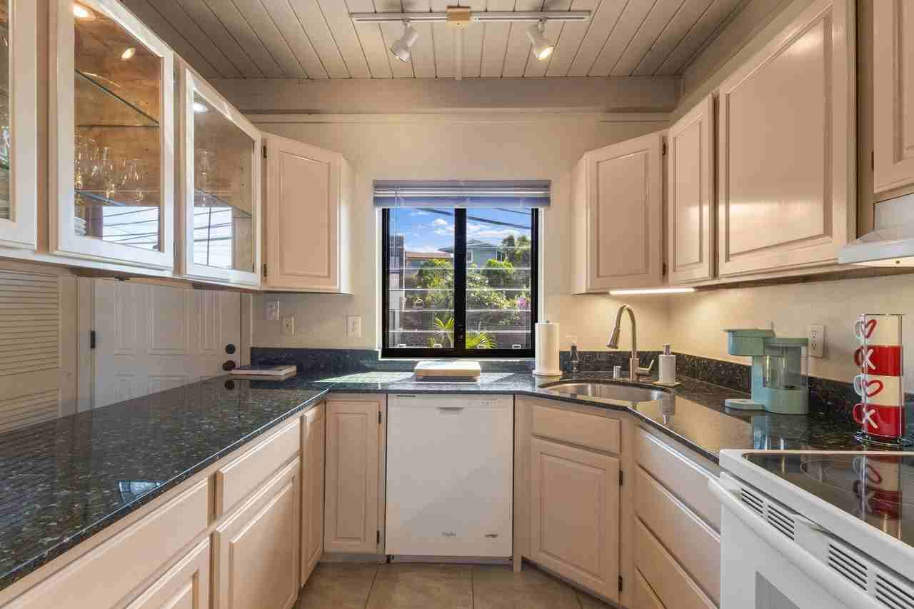 1548 Halekoa Dr - Photo 4 of 29