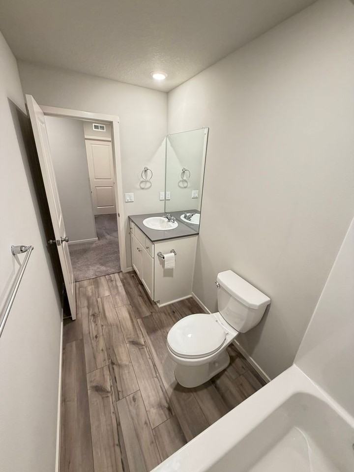 2051 Franklin St - Photo 6 of 42