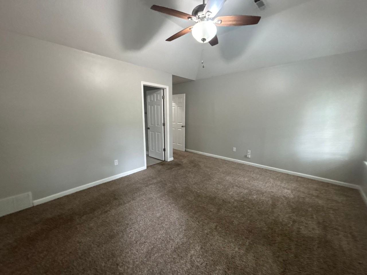 2573 Laurelcrest Dr - Photo 2 of 25