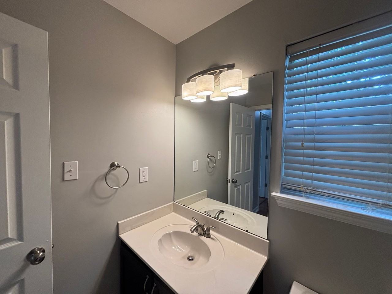 2573 Laurelcrest Dr - Photo 3 of 25